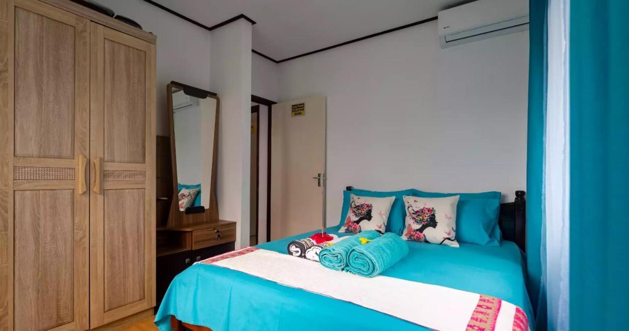 Апартаменты Chez Benoit Self Catering Виктория Экстерьер фото