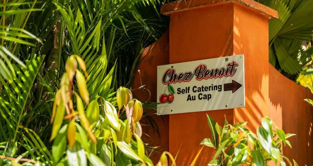 Апартаменты Chez Benoit Self Catering Виктория Экстерьер фото