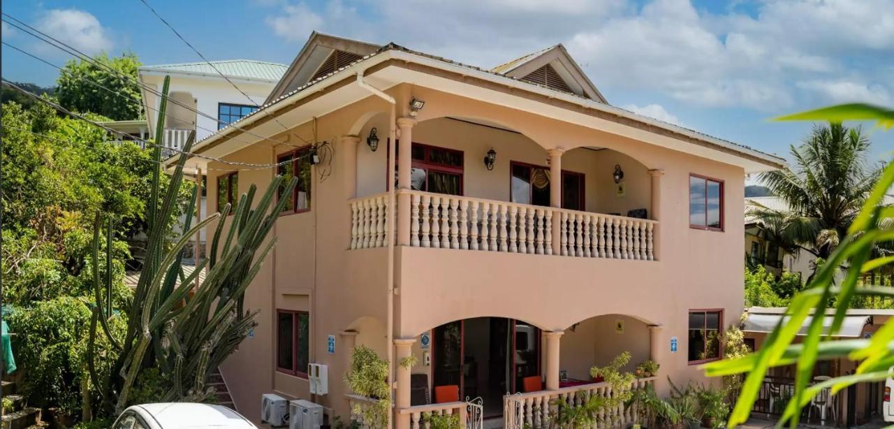 Апартаменты Chez Benoit Self Catering Виктория Экстерьер фото