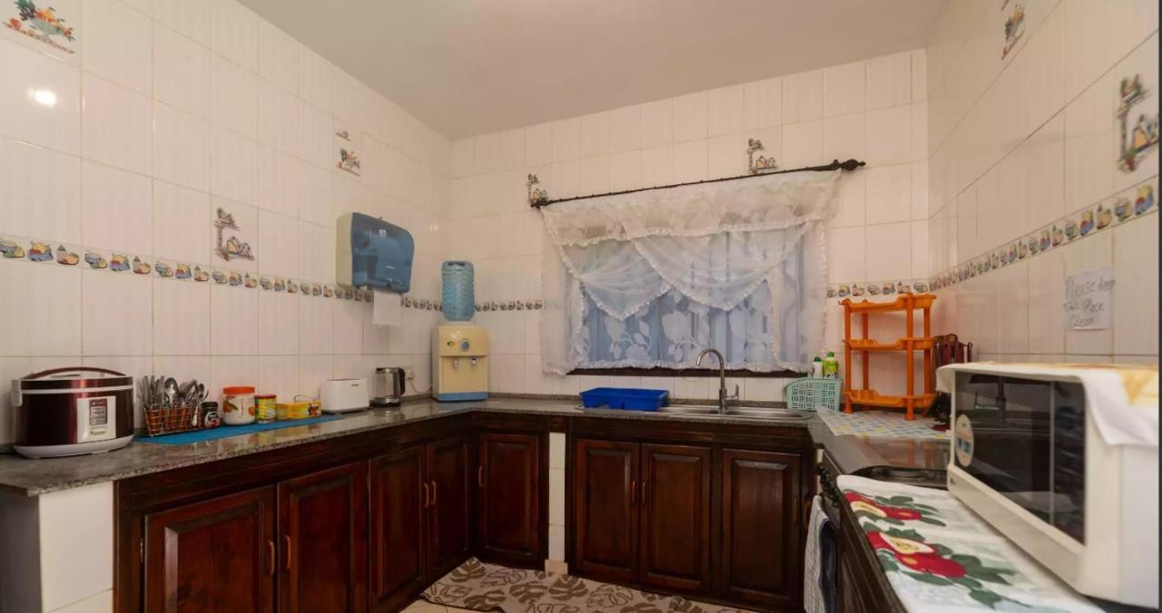 Апартаменты Chez Benoit Self Catering Виктория Экстерьер фото