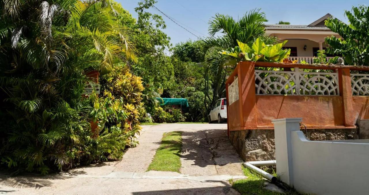 Апартаменты Chez Benoit Self Catering Виктория Экстерьер фото