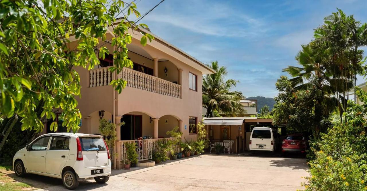 Апартаменты Chez Benoit Self Catering Виктория Экстерьер фото