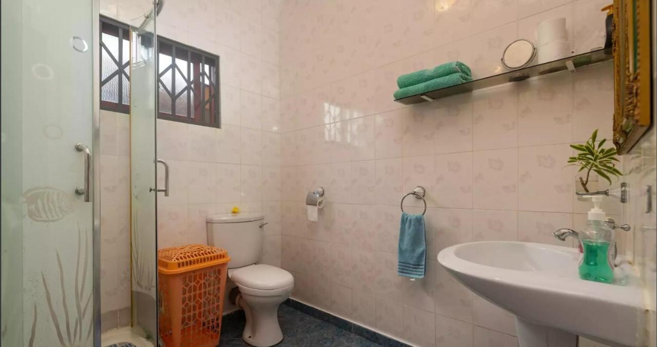 Апартаменты Chez Benoit Self Catering Виктория Экстерьер фото