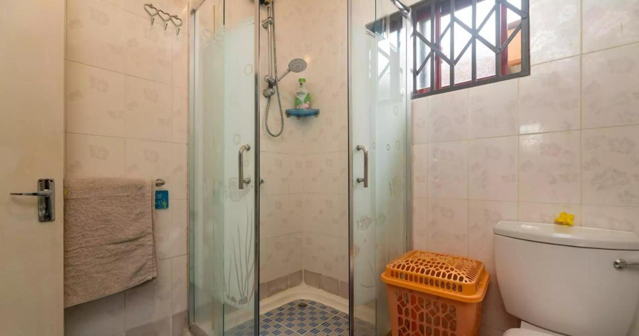Апартаменты Chez Benoit Self Catering Виктория Экстерьер фото