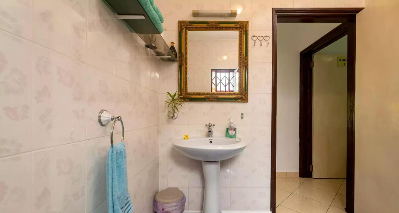 Апартаменты Chez Benoit Self Catering Виктория Экстерьер фото